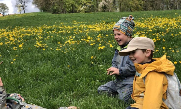 Die Kinder im Waldkindergarten genießen die Natur. (Foto: Uschi Bauer)