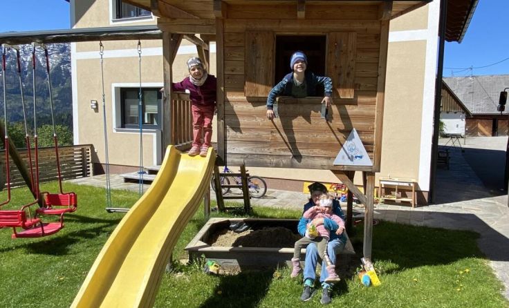 Sandanlieferung bei Familie Köchl für Michaela, Julian und Anika (Foto: Brigitta Eules)
