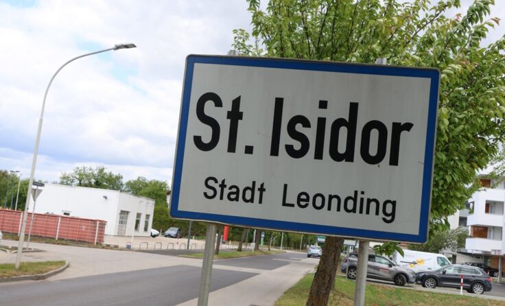 Ortsschild von St. Isidor in der Stadt Leonding. (Fotocredit: laumat/Matthias Lauber)