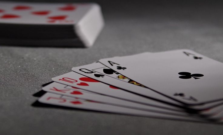 Foto: Pixabay.com / Arcaion / https://pixabay.com/de/spielkarten-poker-brücke-spiel-as-1201257