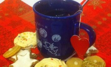 Kinderfreunde Punschstand mit Nikolaus