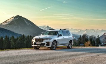 BMW X7 UND Z4: Gegensätze ziehen uns aus