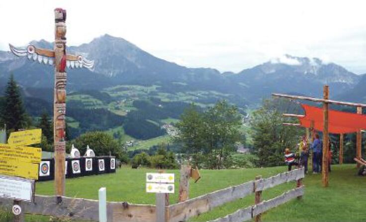 Bogenparcours am Wurbauerkogel mit Blick auf Pyhrgas und Bosruck