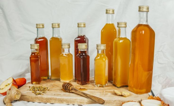 Oxymel in verschiedenen Größen und Farben
