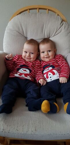 Das süßeste Babyfoto - Maximilian & Noah aus Ried