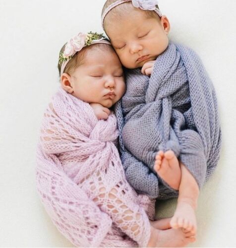 Das süßeste Babyfoto - Luana & Valentina  aus Vöcklabruck