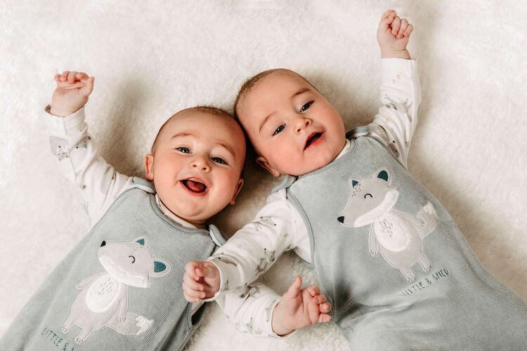 Das süßeste Babyfoto - Ben & Luca aus Urfahr-Umgebung