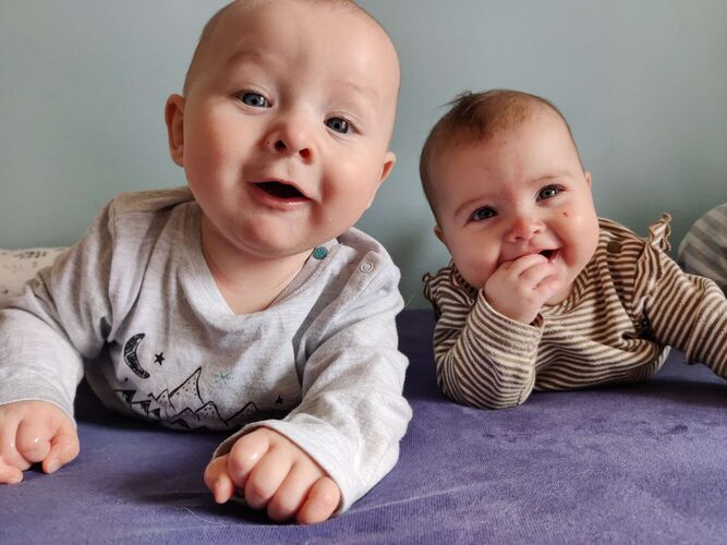 Das süßeste Babyfoto - Luna & Lennox aus Gmunden