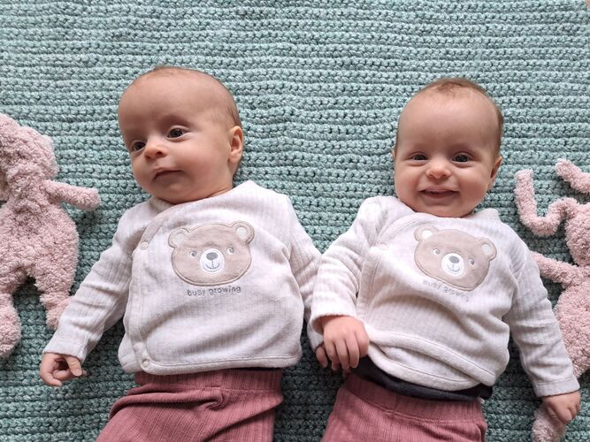 Das süßeste Babyfoto -  Livia und Melina aus Vöcklabruck