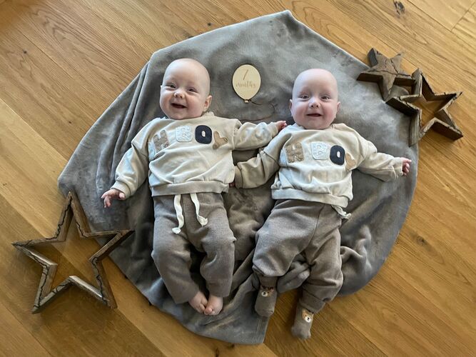 Das süßeste Babyfoto -  Matheo & Niklas aus Schärding