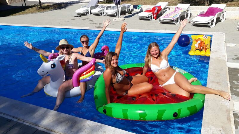 Cool am Pool - Lisa aus Grieskirchen