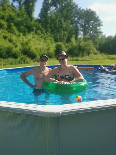 Cool am Pool - Nicole aus Linz