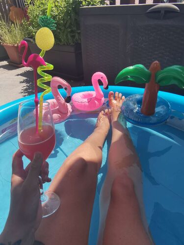 Cool am Pool - Waltraud aus Vöcklabruck