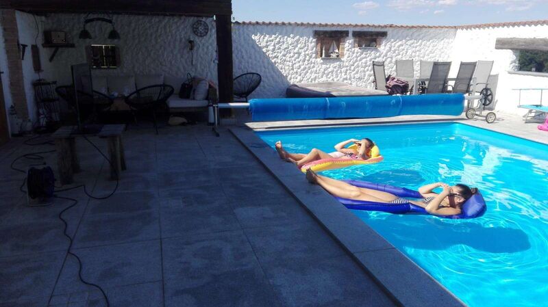 Cool am Pool - Laura aus Perg