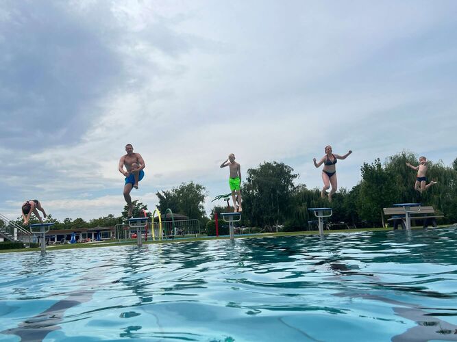 Cool am Pool - Karin aus Freistadt