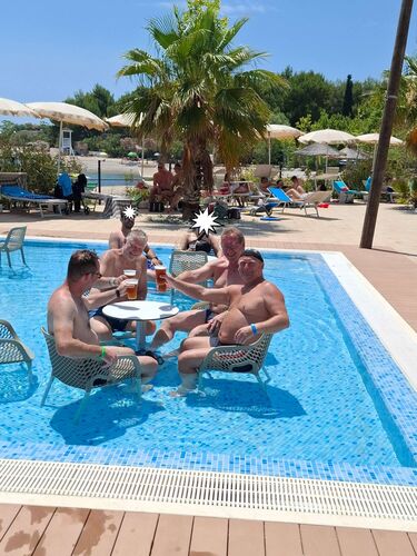 Cool am Pool - Monika aus Urfahr-Umgebung