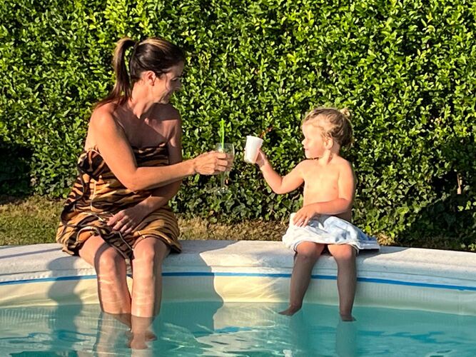 Cool am Pool - Claudia aus Linz