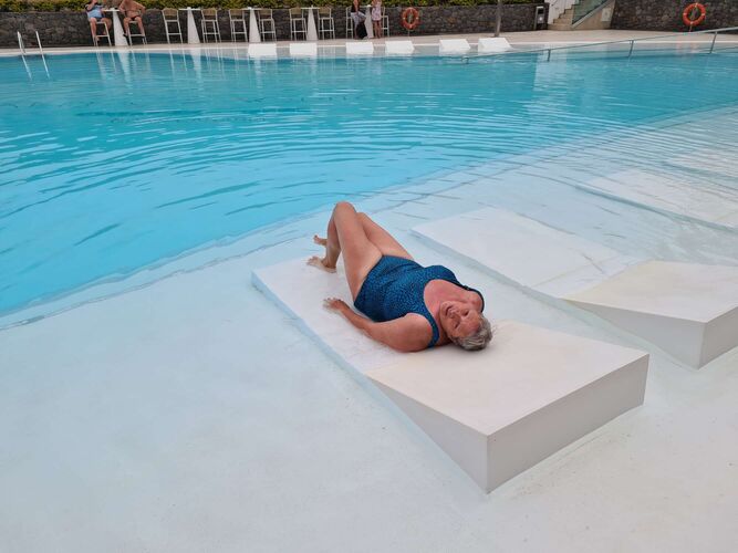 Cool am Pool - Susanne aus Amstetten