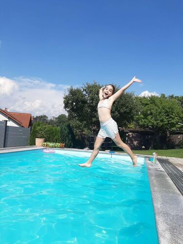 Cool am Pool - Sonja aus Freistadt