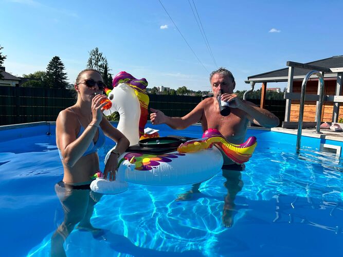 Cool am Pool - Sarah aus Wels