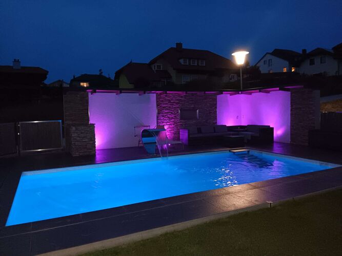 Cool am Pool - Petra aus Urfahr-Umgebung