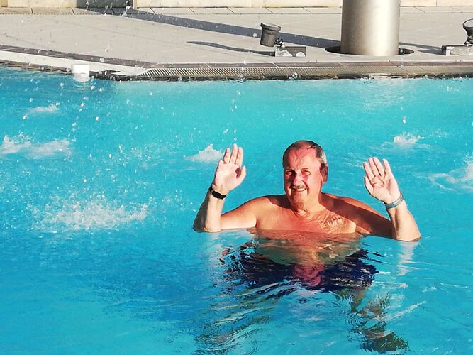 Cool am Pool - Josef aus Vöcklabruck