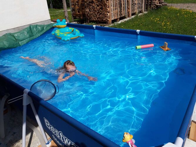 Cool am Pool - Karin aus Freistadt