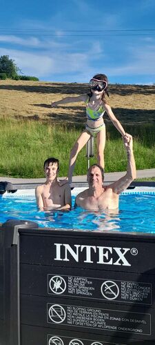 Cool am Pool - Claudia aus Schärding