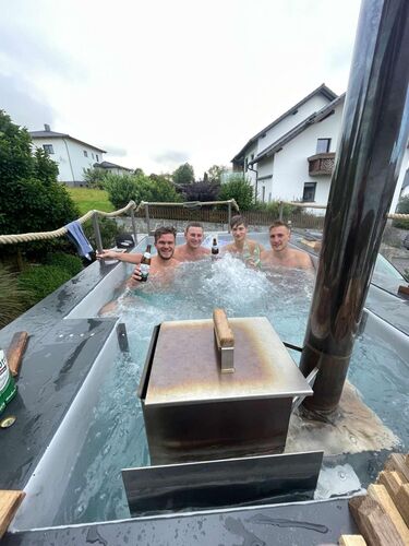 Cool am Pool - Lukas aus Urfahr-Umgebung