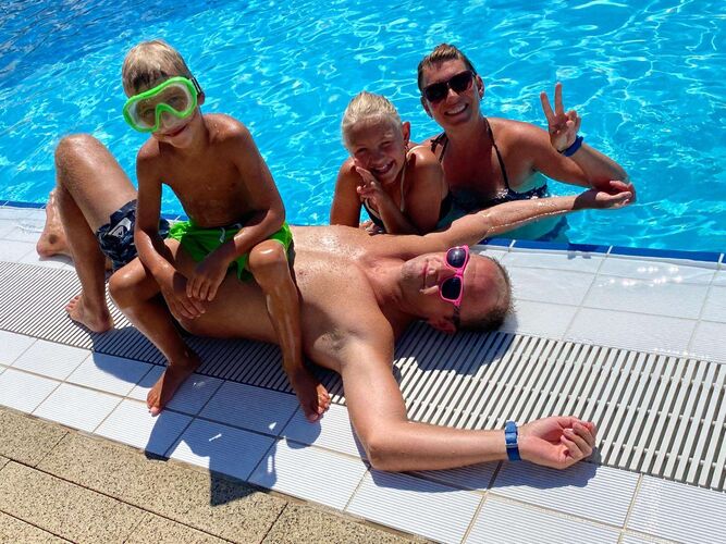 Cool am Pool - Simone aus Rohrbach