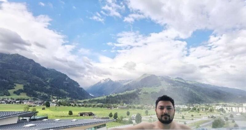 Cool am Pool - Abdullah aus Amstetten