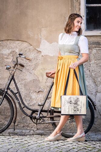 Trachtenvoting - Cornelia aus Linz-Land