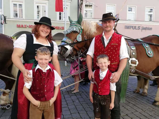 Trachtenvoting - claudia aus Braunau