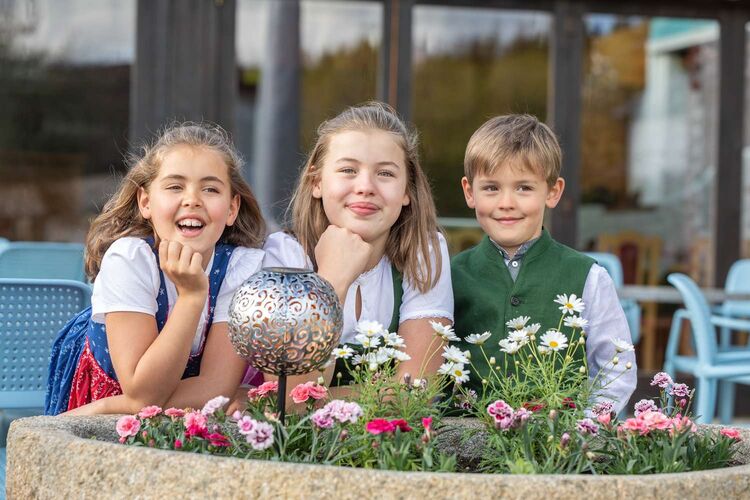 Trachtenvoting - Lena, Emma &Michael aus Freistadt