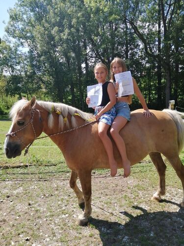 Zeigs Zeignis - Helena und Lisa aus Schärding