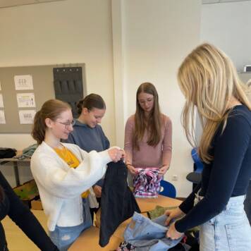  Kleidertauschparty - HLW Perg