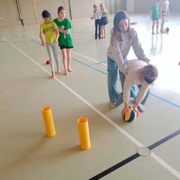  Turnen im Dunkeln- Leben mit Sehbehinderung - Volksschule Neufelden