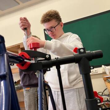  Fahrradwerkstatt - Reparatur & Recycling - Polytechnische Schule Enns