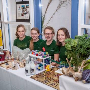  Eine Schule mit eigener Marke – das Erdkinder-Logo entsteht - KOSMO Montessori-Schule für selbstbestimmtes Lernen