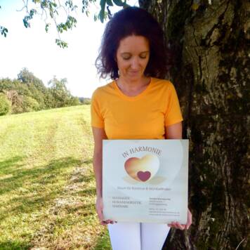Sandra aus Braunau (Masseurin & Holistic Pulsing Praktikerin ) - In Harmonie - Raum für Balance & Wohlbefinden