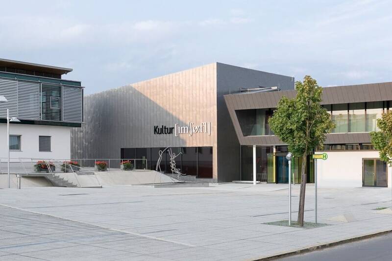 Fotocredit: Ortsplatz: Simon Bauer; Landschaft: Gemeinde Engerwitzdorf