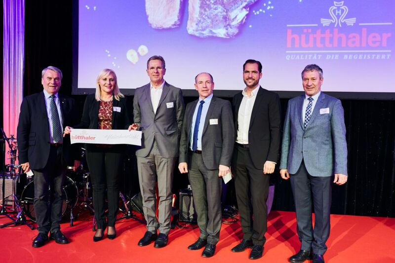Hütthaler eröffnet Österreichs ersten gläsernen Schlachthof