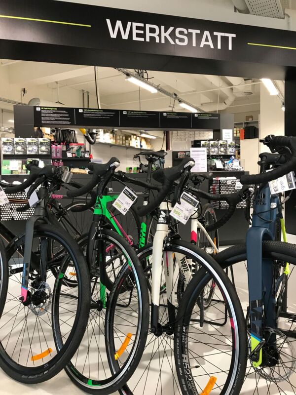 XXL Sports & Outdoor Fahrradmechaniker für die XXL Werkstatt in