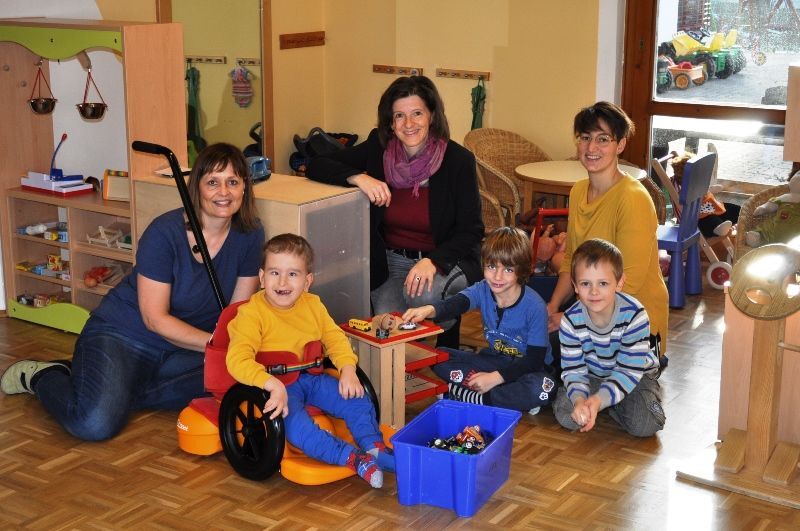 Lionsclub Kirchdorf/Krems spendete Bodenrolli für Lebenshilfe-Kindergarten