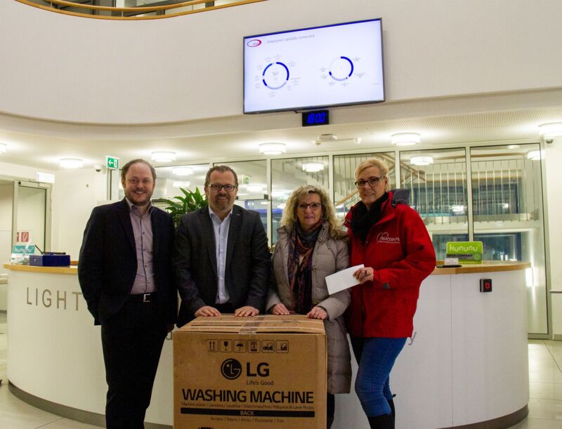 ZKW Lichtsysteme unterstützt bedürftige Familie in Wieselburg