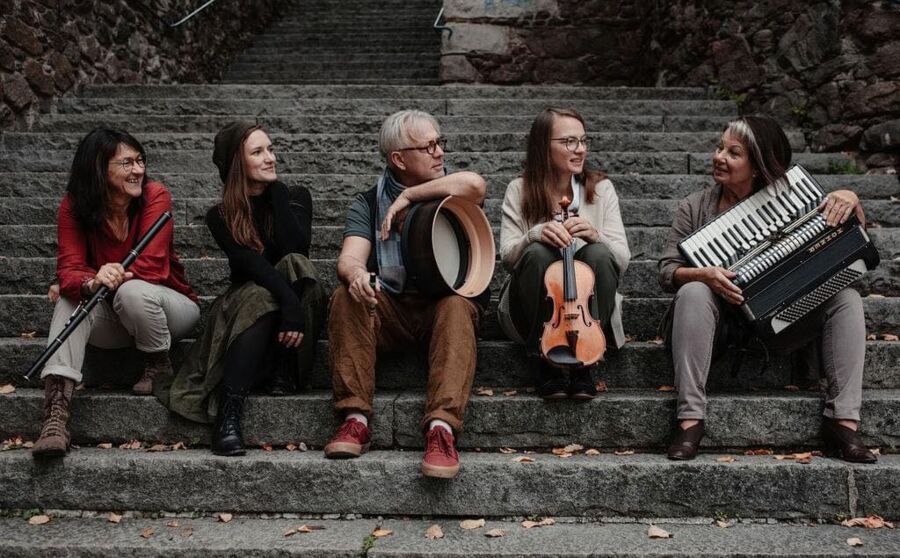 Molly Malone - OPEN AIR