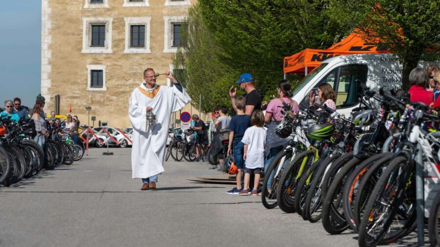 Fahrradsegnung am Heindlkai in Mauthausen