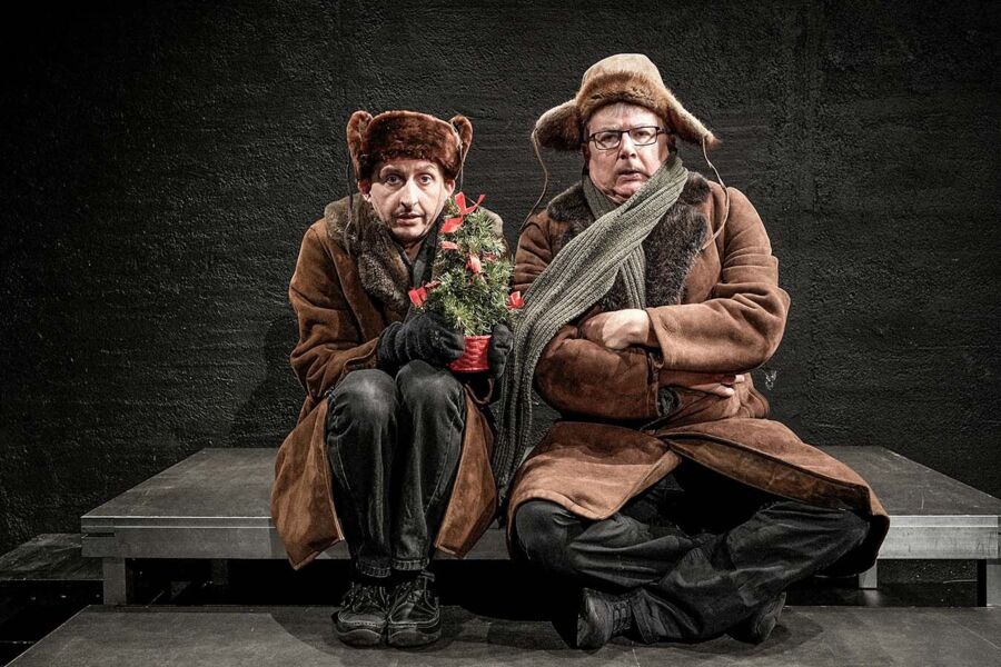 KAUM GLIMMT DER DOCHT, BRENNT SCHON WIEDER DER BAUM