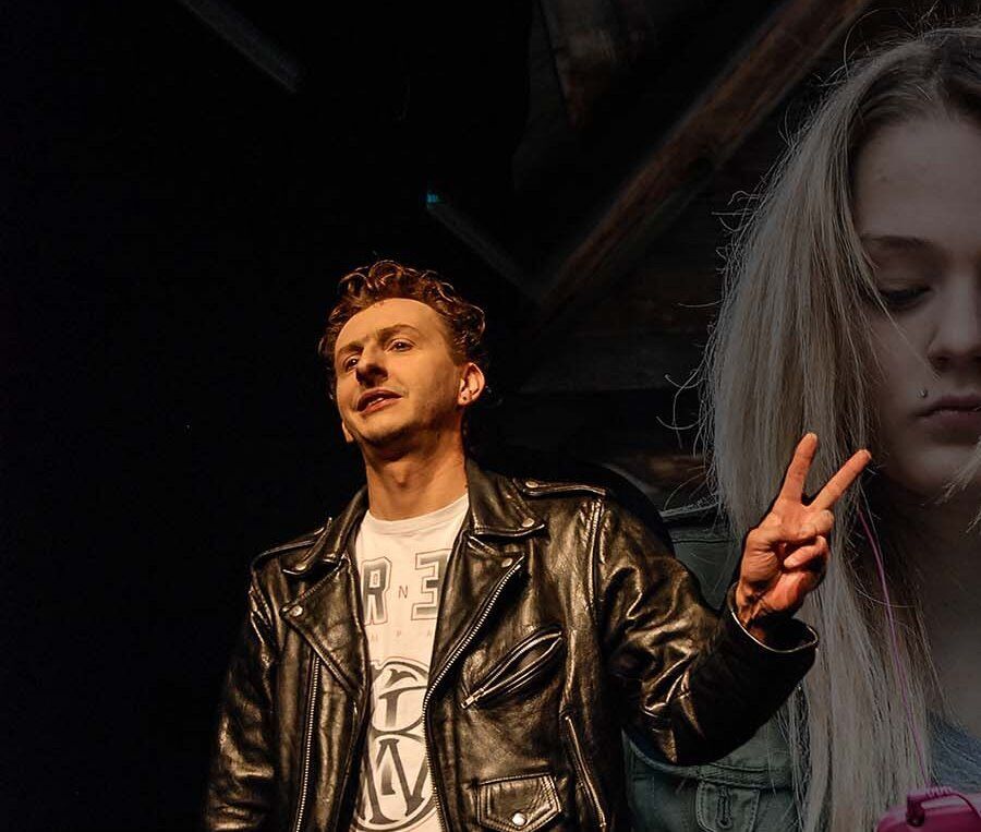 OUT! – GEFANGEN IM NETZ