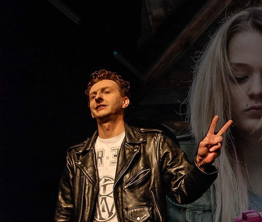 OUT! – Gefangen im Netz